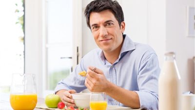 للرجل.. تناول هذه الأطعمة للحفاظ على صحتك