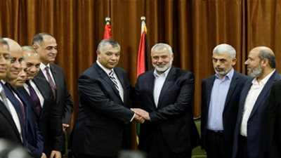 وفود من الفصائل الفلسطينية تغادر قطاع غزة للمشاركة في حوارات القاهرة