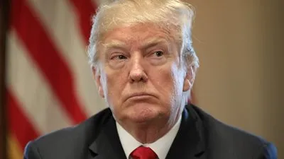 ترامب عن فصل صاحبة كتاب 