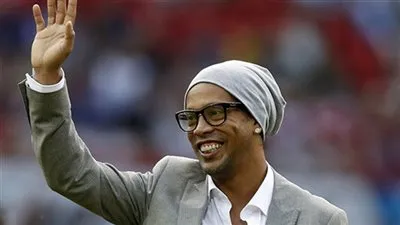 رونالدينهو: لا أعرف الكثير عن الكرة المصرية.. ونجم بيراميدز صديقي 