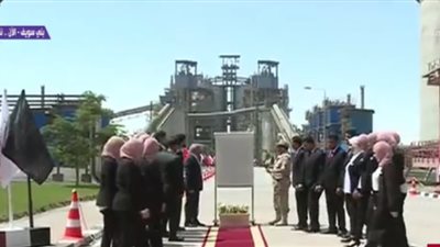 السيسي يفتتح المرحلة الثانية لمجمع العريش للأسمنت (فيديو)