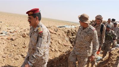 رئيس أركان الجيش اليمني يطلع على سير برامج التدريب العسكري