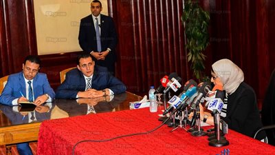 وزيرة الصحة تستعرض خطة التأمين الطبي لاحتفالات عيد الأضحي (صور وفيديو)