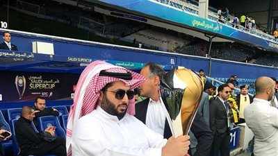 تركي آل الشيخ يصل إلى ملعب السوبر السعودي