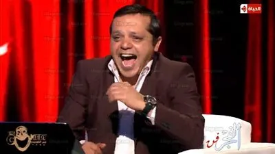 محمد هنيدي يسخر من فتاة التجمع: 