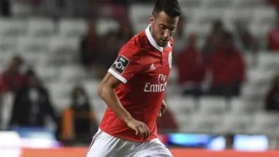 الظروف العائلية تمنع لاعب وسط بنفيكا من الإنتقال للهلال السعودي