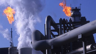 الصين تتحدى ترامب وتعتزم شراء جميع صادرات النفط الإيرانية