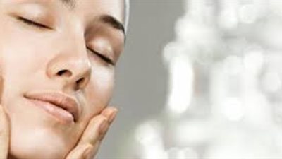 كيف تتخلصين من دهون البشرة المتراكمة؟