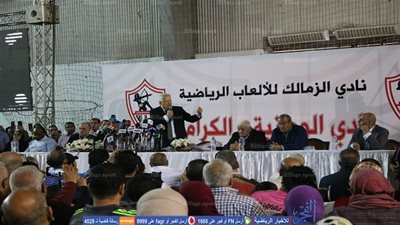 مرتضى منصور يجتمع برموز الزمالك 