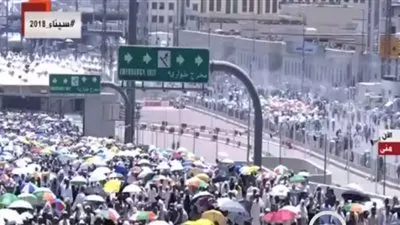 حجاج بيت الله الحرام يواصلون أداء مناسك الحج (فيديو)