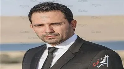 ظافر العابدين يستمتع على الشاطئ في ثاني أيام العيد (صور)