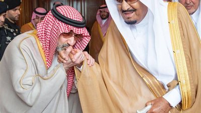 عاجل.. أخبار السعودية اليوم | الوليد بن طلال يجتمع بالملك سلمان في حضور ولي العهد