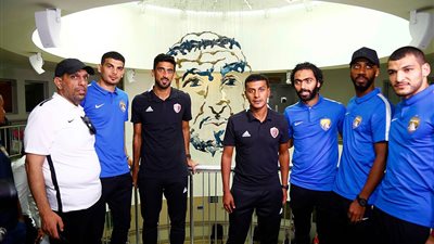  لاعبو العين والوحدة في زيارة لمستشفى سرطان الأطفال (صور)