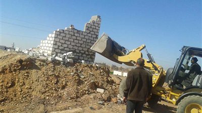 تنفيذ 24 قرار إزالة تعديات على الأرض الزراعية وأملاك الدولة بكفر الشيخ