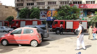 الحماية المدنية تسيطر حريق بشارع السد العالي (صور)