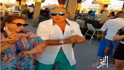 مصطفى فهمي يرقص على أغنية 