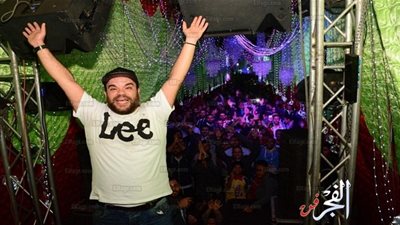 أبطال مسرح مصر يهنئون محمد عبدالرحمن بعيد ميلاده (صور)