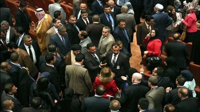 العراق: نواب البصرة يهددون باعتصام مفتوح