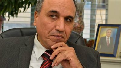 نقيب الصحفيين يتقدم بدراسة جدوى حول إنشاء مصنع محلي لورق الصحف