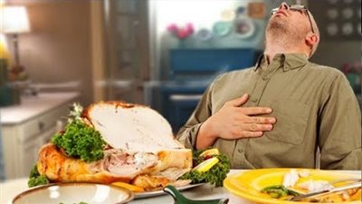 هل يجوز تقديم الطعام على النداء للصلاة؟