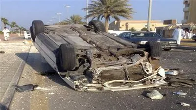 انقلاب سيارة يودي بحياة شابين بالسند‎