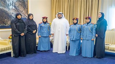 ولي عهد الفجيرة يلتقي بعدد من القيادات النسائية في مكتبه