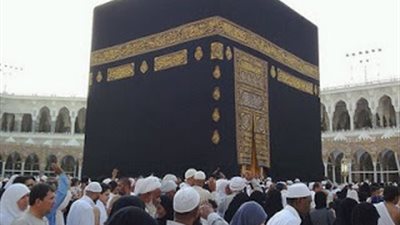 هل يجوز لمس البيت أثناء الطواف؟