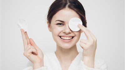 تجنبي هذه الأخطاء عند إزالة المكياج