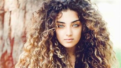 وصفة طبيعية للشعر المجعد.. جربيها