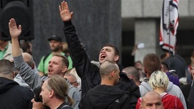 ألمانيا: التحقيق مع 10 متظاهرين أدوا تحية هتلر