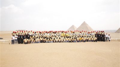 شباب المهجر يزورون الإهرامات