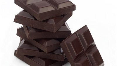 تناول 3 قطع من الشوكولاتة شهريا يقلل خطر الإصابة بقصور القلب