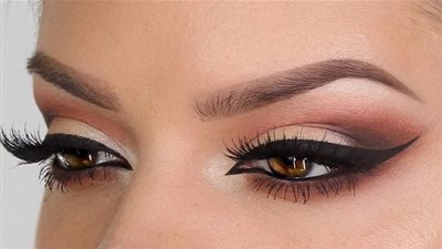 حيلة بسيطة لتثبيت ظلال العيون.. جربيها