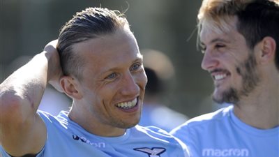 لاتسيو يدرس تجديد عقد لوكاس ليفا