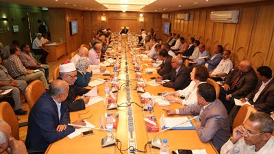 تفاصيل الساعات الأخيرة لمحافظ قنا.. اجتماعات لدعم استثمارات المحافظة وتنفيذ خطة التنمية الشاملة 