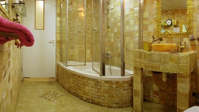 فضيحة بواشنطن.. حاخام يهودي يصوّر النساء عاريات وهن يغتسلن قبل الصلاة