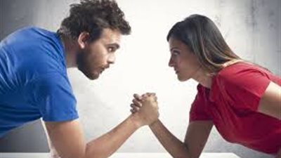 كيف تفرقين بين الزوج المسيطر والمهتم؟