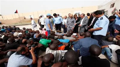 الأمم المتحدة تساعد في نقل مهاجرين حاصرتهم اشتباكات طرابلس 