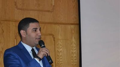 مصطفى ثابت ينعي شقيق الكاتب الصحفي عصام كامل