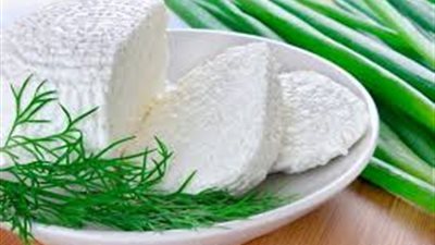 طريقة عمل الجبنة القريش بالمنزل (فيديو)