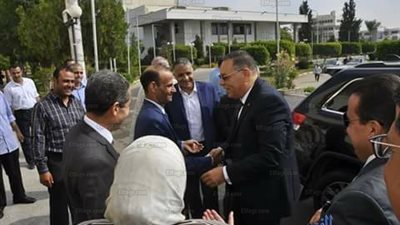جامعة قناة السويس تستقبل محافظ الشرقية الجديد ورئيسها السابق بالورود والزغاريد (صور)