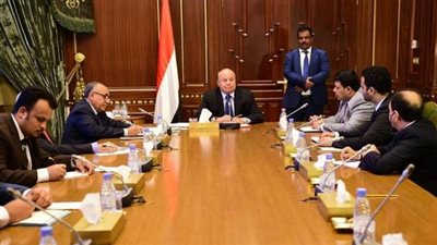 اليمن.. وقف السلع الكمالية وزياردة المرتبات 30%