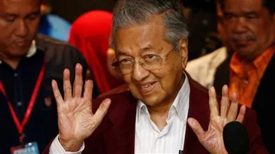 مهاتير محمد يعلن استعداده لترك منصبه لصالح حليفه أنور إبراهيم