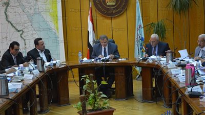 صرف 162 ألف جنيه إعانات طوارئ لـ332 عاملا مضاراً بشمال سيناء (صور)