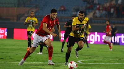 الأهلي يُظهر 