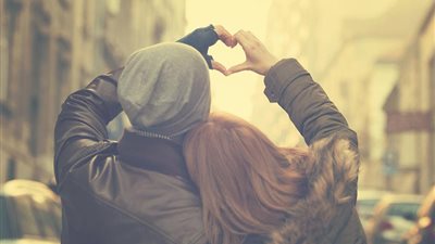 إشارات تدل على أن زوجكِ يحبك