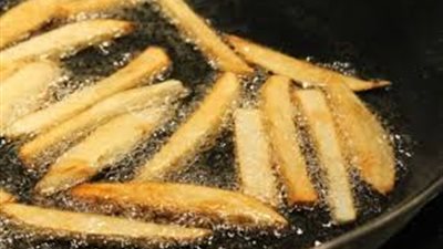 كيفية استخدام زيت القلي أكثر من مرة دون ضرر؟