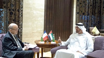 محمد بن زايد يبحث مع لودريان سبل التعاون المشترك