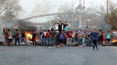 عاجل.. أخبار السعودية اليوم| محتجون البصرة يحرقون مبنى المحافظة بالكامل