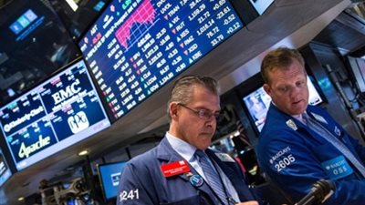تراجع الأسهم الأمريكية مع استمرار المخاوف التجارية